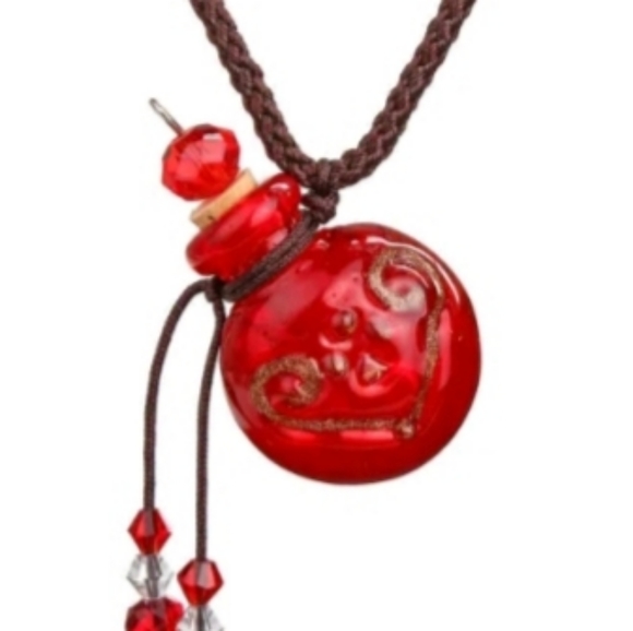 🩸 Little Red Glass Vial Necklace - Picture 4 of 8